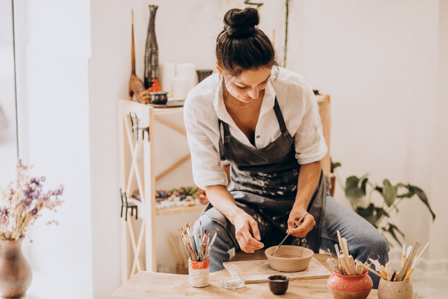 woman-craftmaster-pottery-shop_upload